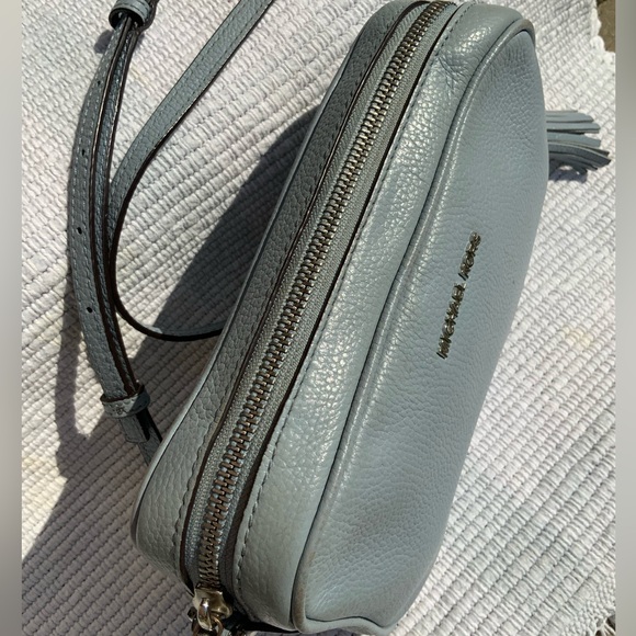 Michael Kors Jet Set Pebbled Leather Crossbody Shoulder Handbag Tassel Accent - Picture 3 of 13